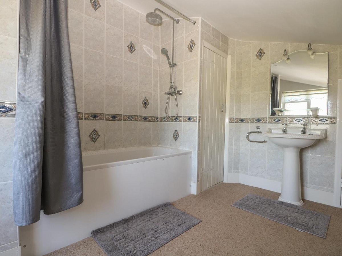 1 Paythorne Farm Cottages Henfield Extérieur photo